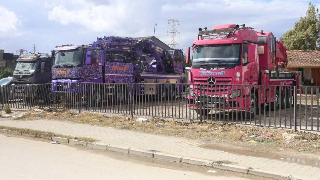 Hatay’da Kızı İsteyince Vinçleri Renk Cümbüşüne Çevirdi! 2